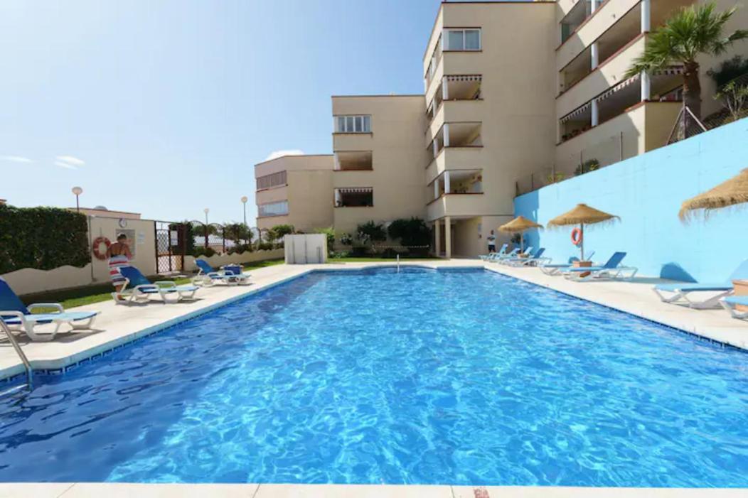 Chic Beachfront Flat With Amazing Sea Views And Private Indoor Parking Benalmádena Eksteriør bilde