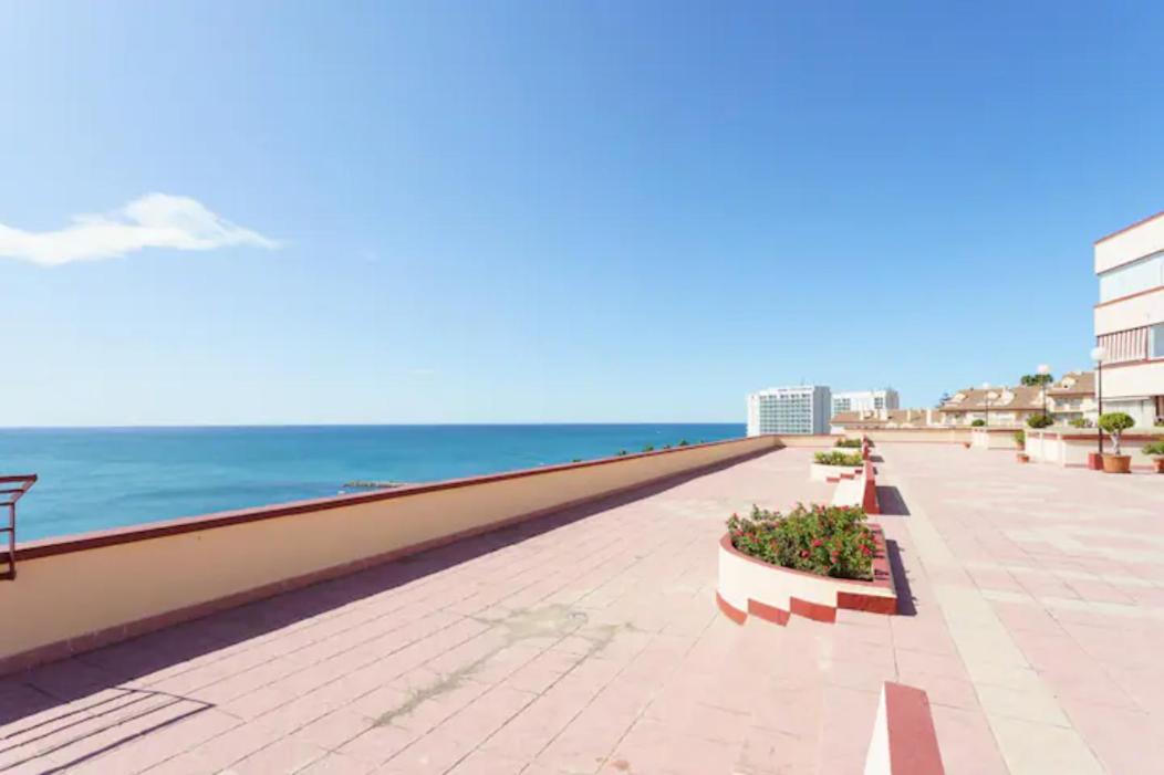 Chic Beachfront Flat With Amazing Sea Views And Private Indoor Parking Benalmádena Eksteriør bilde