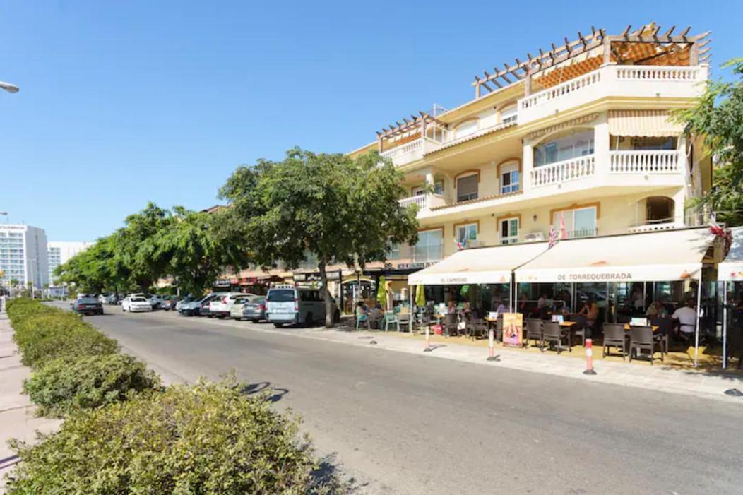 Chic Beachfront Flat With Amazing Sea Views And Private Indoor Parking Benalmádena Eksteriør bilde