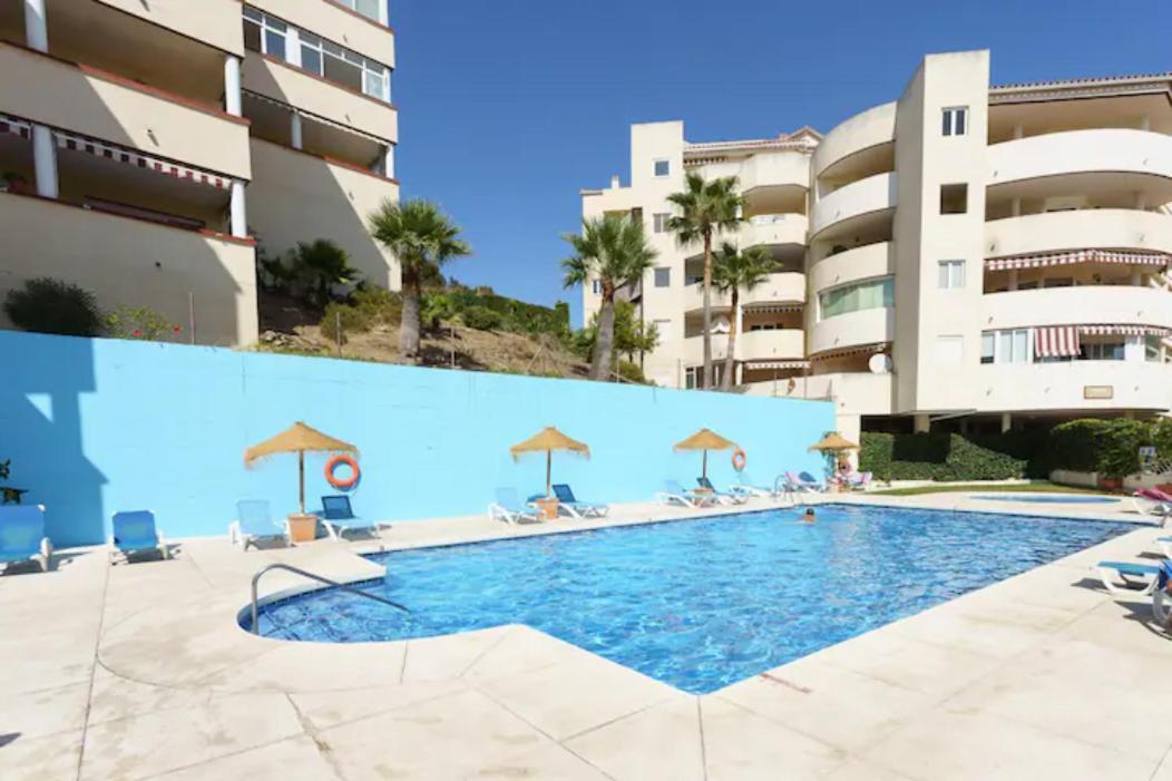 Chic Beachfront Flat With Amazing Sea Views And Private Indoor Parking Benalmádena Eksteriør bilde