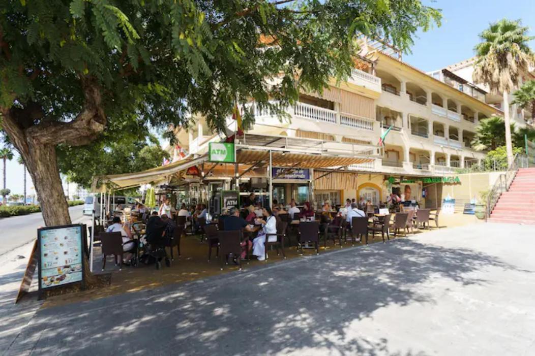 Chic Beachfront Flat With Amazing Sea Views And Private Indoor Parking Benalmádena Eksteriør bilde