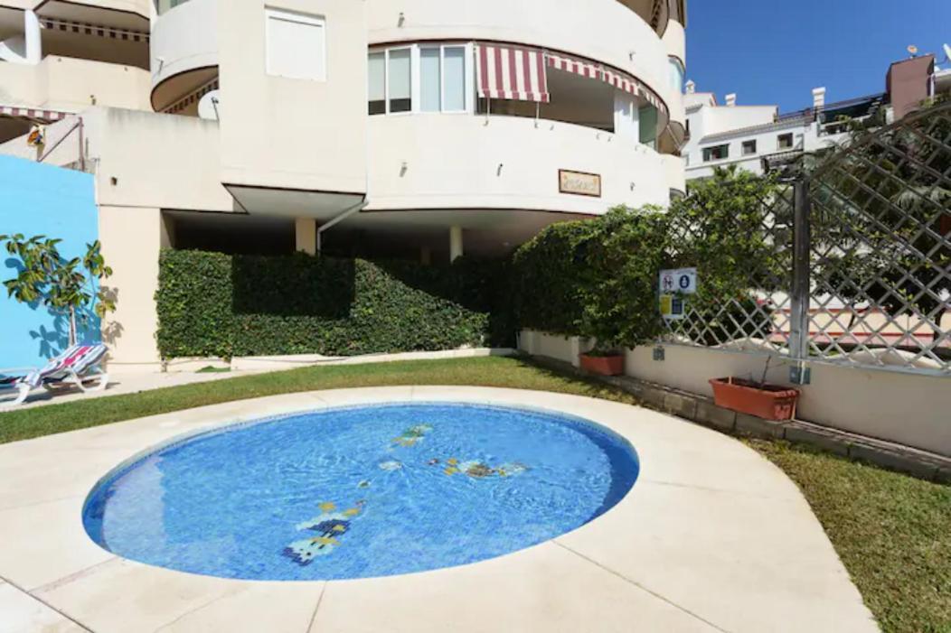Chic Beachfront Flat With Amazing Sea Views And Private Indoor Parking Benalmádena Eksteriør bilde