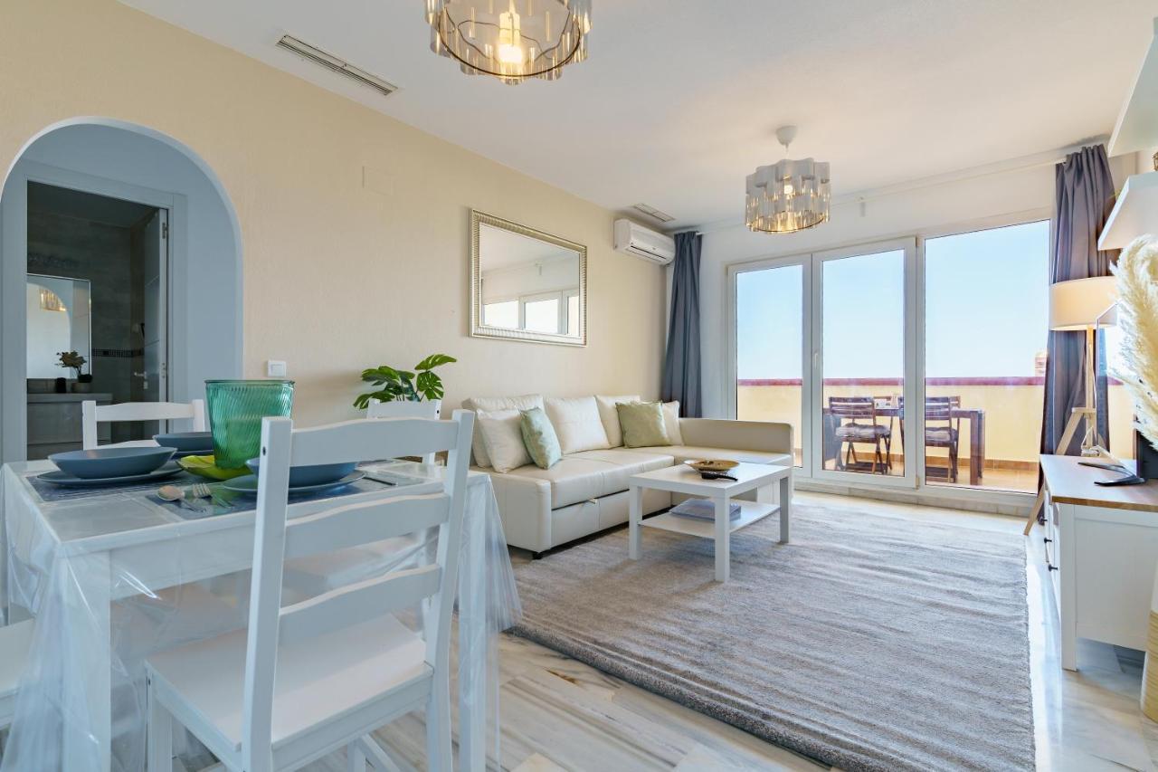 Chic Beachfront Flat With Amazing Sea Views And Private Indoor Parking Benalmádena Eksteriør bilde
