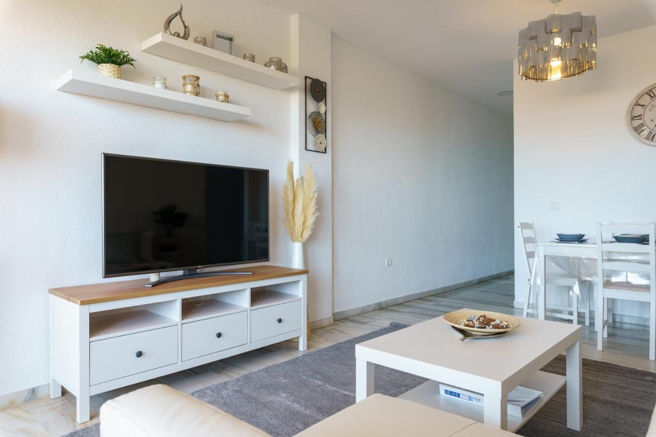 Chic Beachfront Flat With Amazing Sea Views And Private Indoor Parking Benalmádena Eksteriør bilde