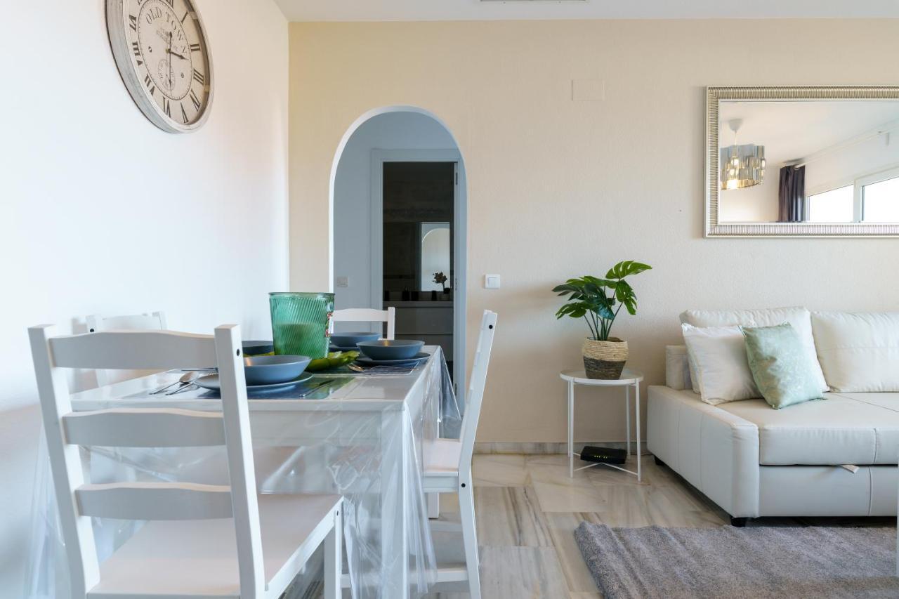 Chic Beachfront Flat With Amazing Sea Views And Private Indoor Parking Benalmádena Eksteriør bilde
