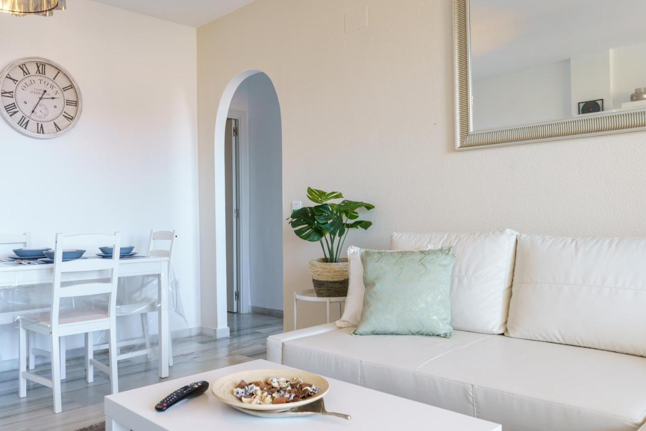 Chic Beachfront Flat With Amazing Sea Views And Private Indoor Parking Benalmádena Eksteriør bilde