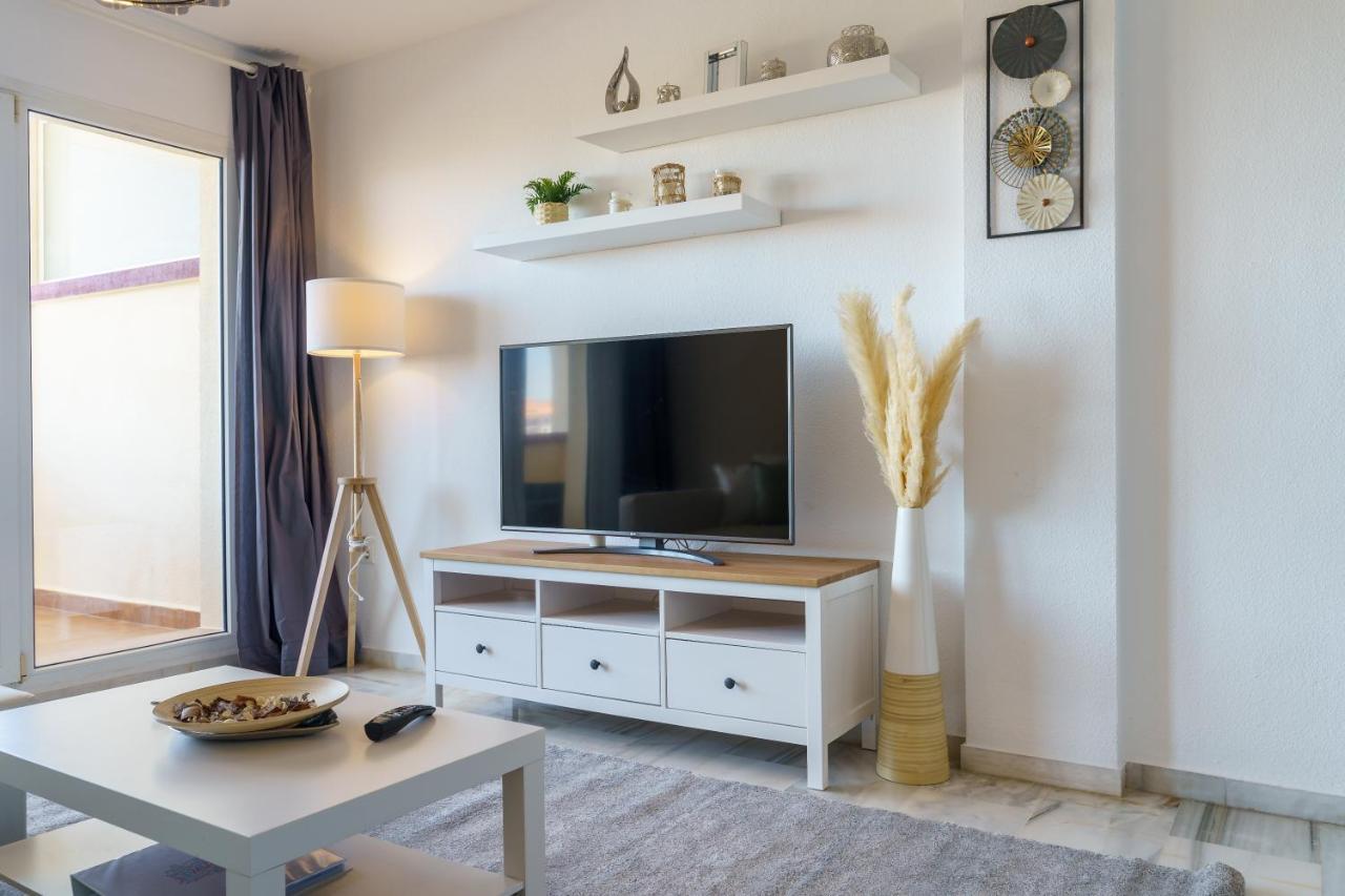 Chic Beachfront Flat With Amazing Sea Views And Private Indoor Parking Benalmádena Eksteriør bilde