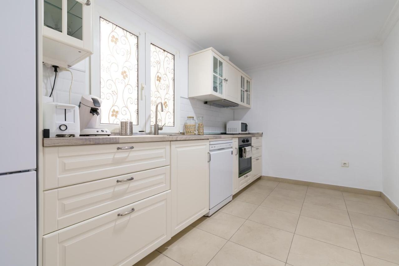 Chic Beachfront Flat With Amazing Sea Views And Private Indoor Parking Benalmádena Eksteriør bilde