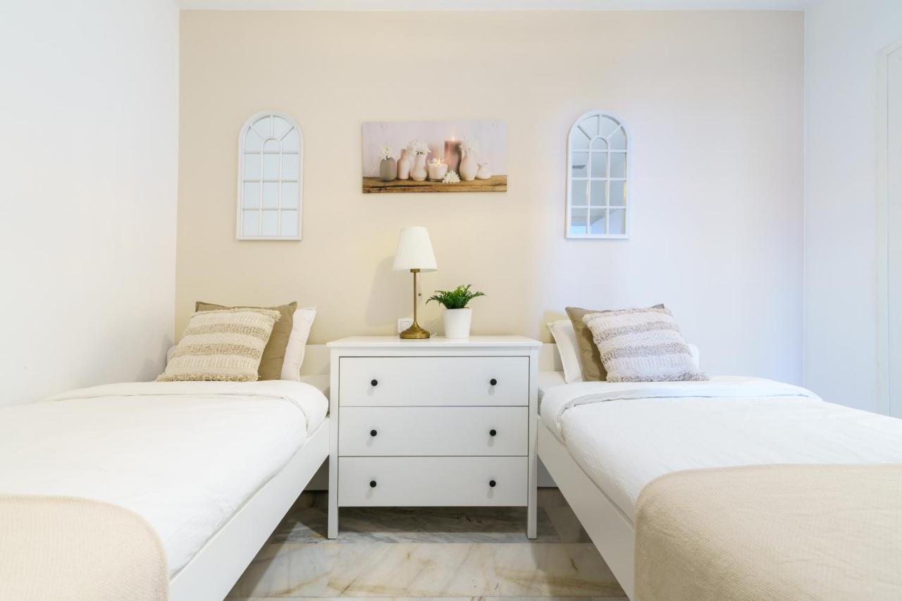 Chic Beachfront Flat With Amazing Sea Views And Private Indoor Parking Benalmádena Eksteriør bilde
