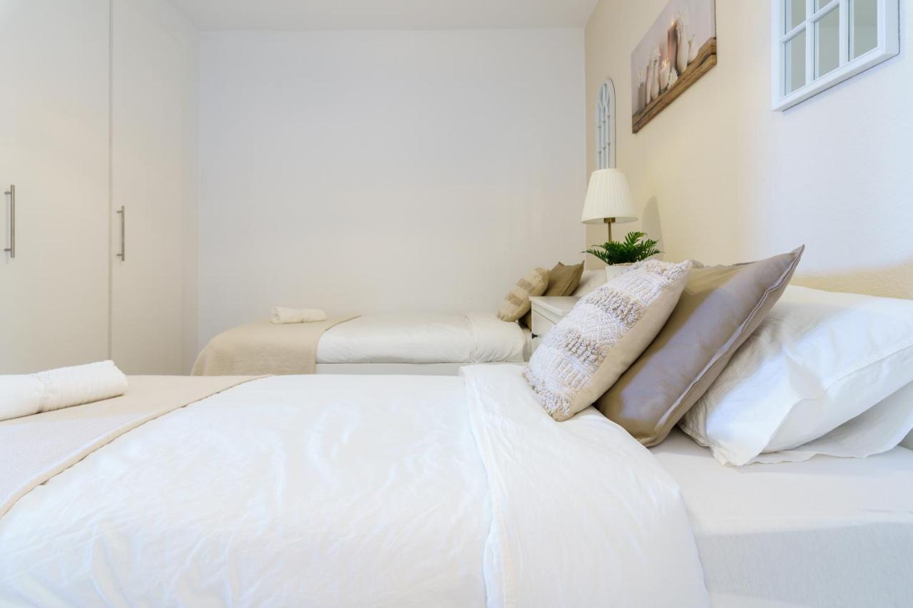 Chic Beachfront Flat With Amazing Sea Views And Private Indoor Parking Benalmádena Eksteriør bilde