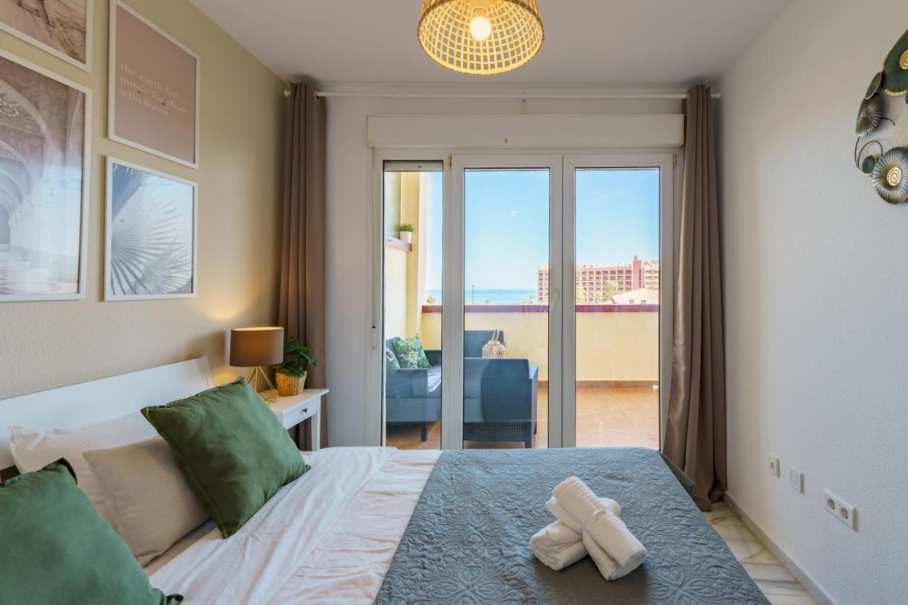 Chic Beachfront Flat With Amazing Sea Views And Private Indoor Parking Benalmádena Eksteriør bilde