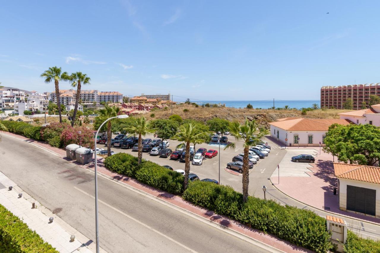 Chic Beachfront Flat With Amazing Sea Views And Private Indoor Parking Benalmádena Eksteriør bilde
