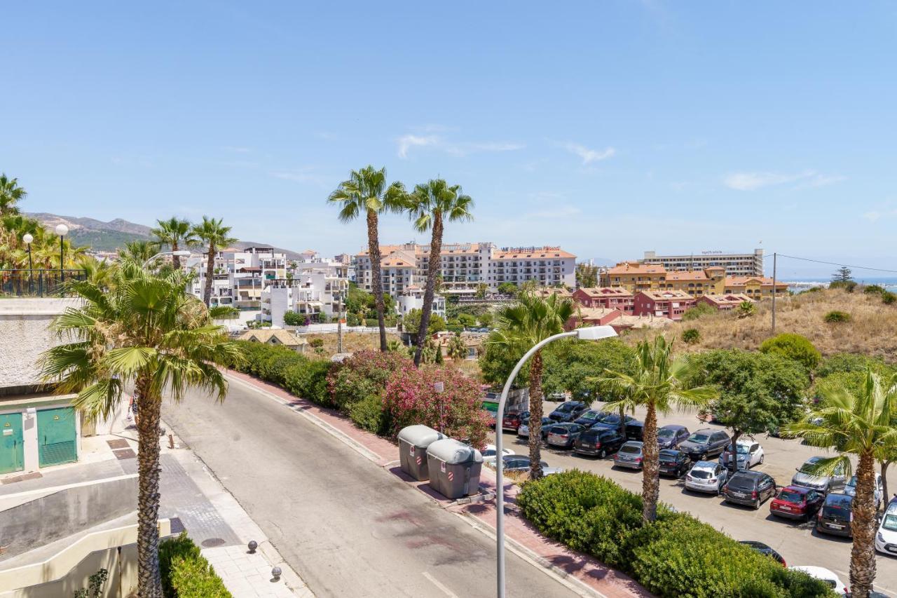 Chic Beachfront Flat With Amazing Sea Views And Private Indoor Parking Benalmádena Eksteriør bilde